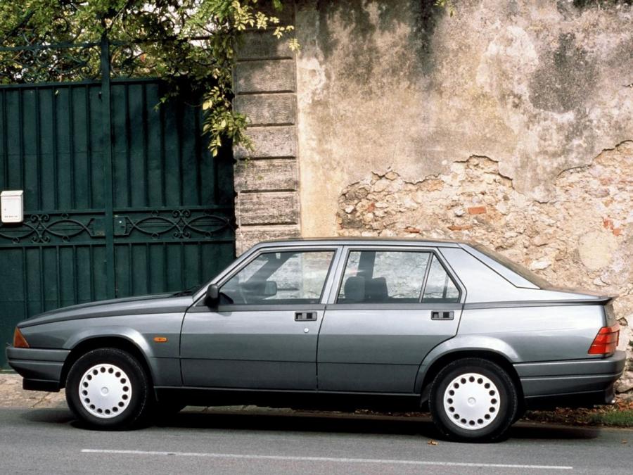  Alfa Romeo 75 (162B) 1988 года  (фото 7 из 14)